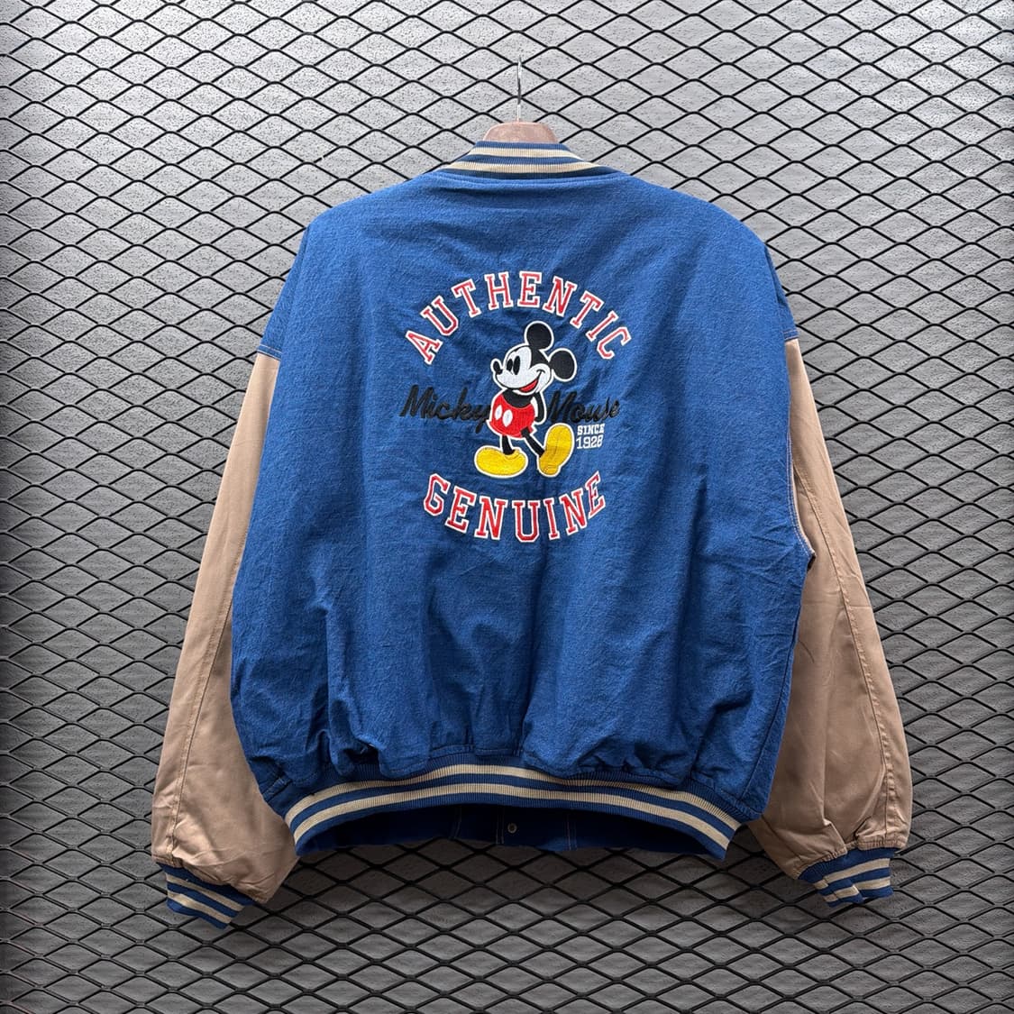 클래식 애슬레틱 데님 바시티 자켓 미키 패치 디테일 블루 상품이미지3