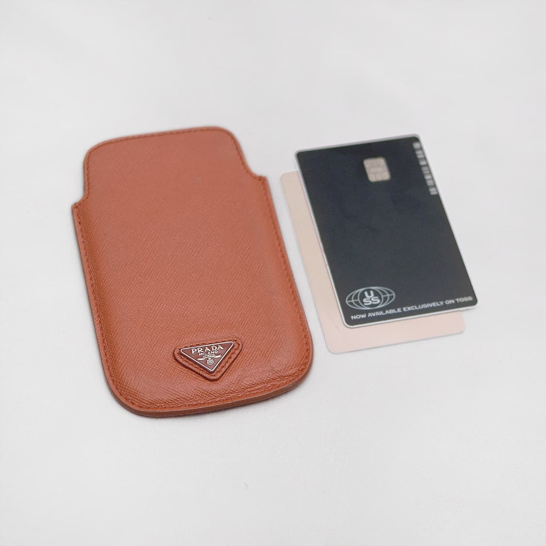 프라다 (PRADA) 삼각로고 사피아노 레더 카드.명함 폰케이스 상품이미지2