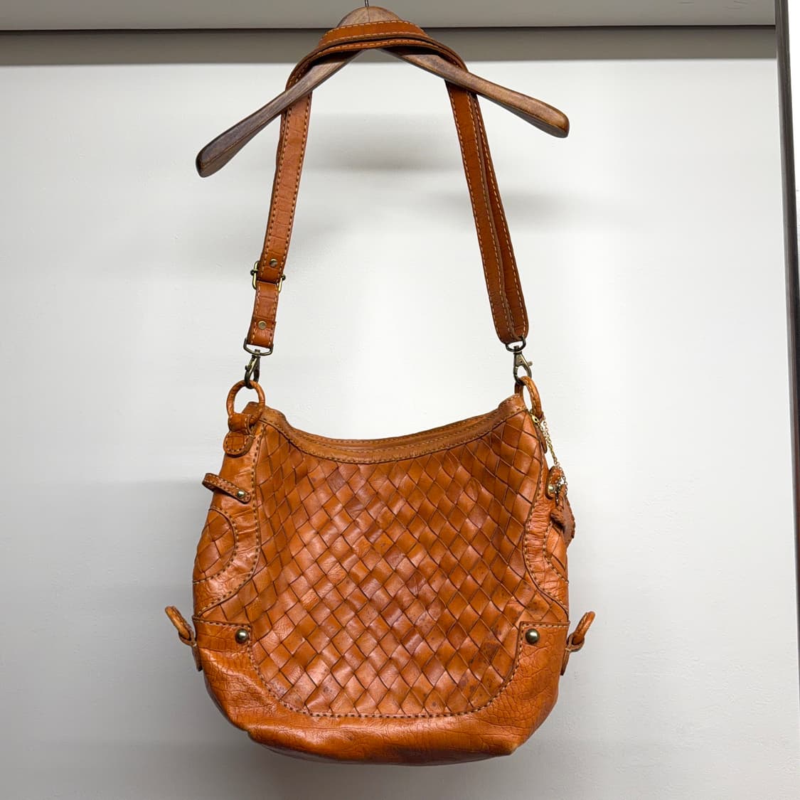 Robita 카우레더 위빙 숄더백  상품이미지6