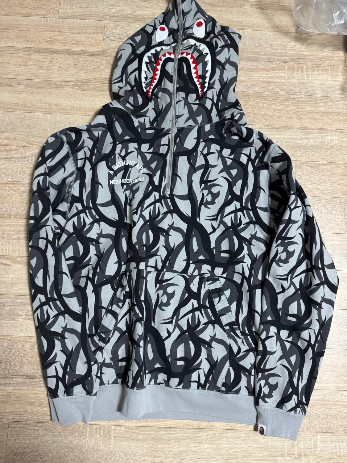 [XXL]베이프 x 네이버후드 트라이얼 카모 하프짚업 상품이미지1