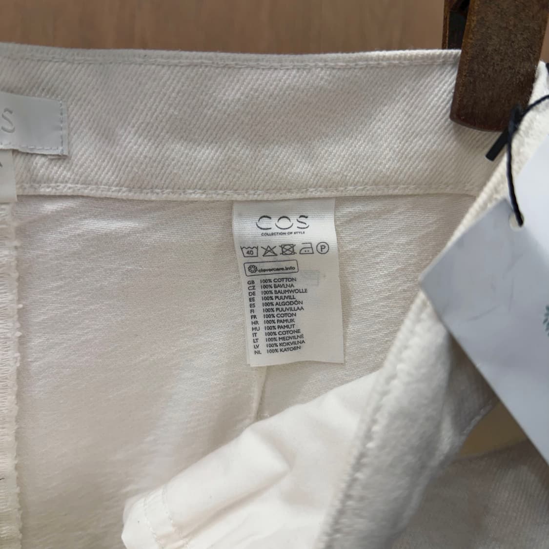 코스 미디 스커트 사이드 포켓 히든 집업 밑단 트임 디테일 아이보리 상품이미지6