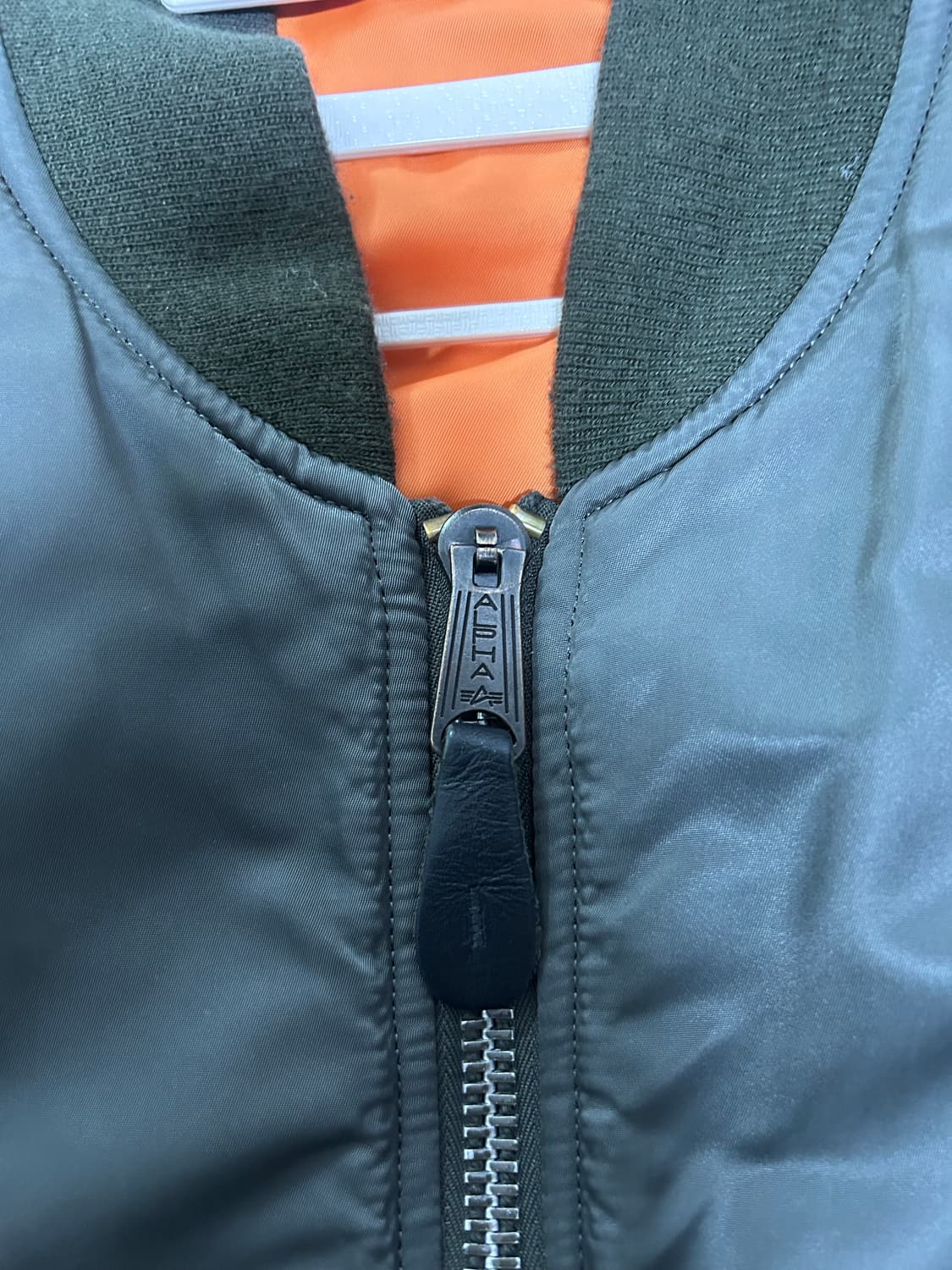 알파인더스트리 MA-1 카키 봄버 자켓 L 사이즈 팝니다! 상품이미지4