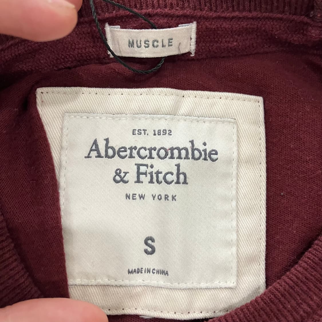 183 아베크롬비 반팔 버건디 상품이미지2