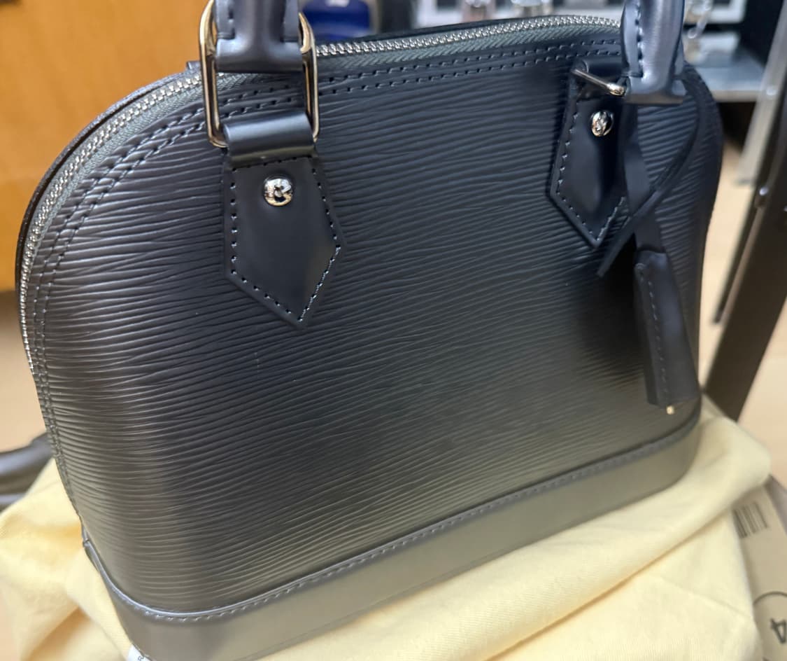 루이비통 anthrac nacre 색상 알마 에피백 알마bb 상품이미지10