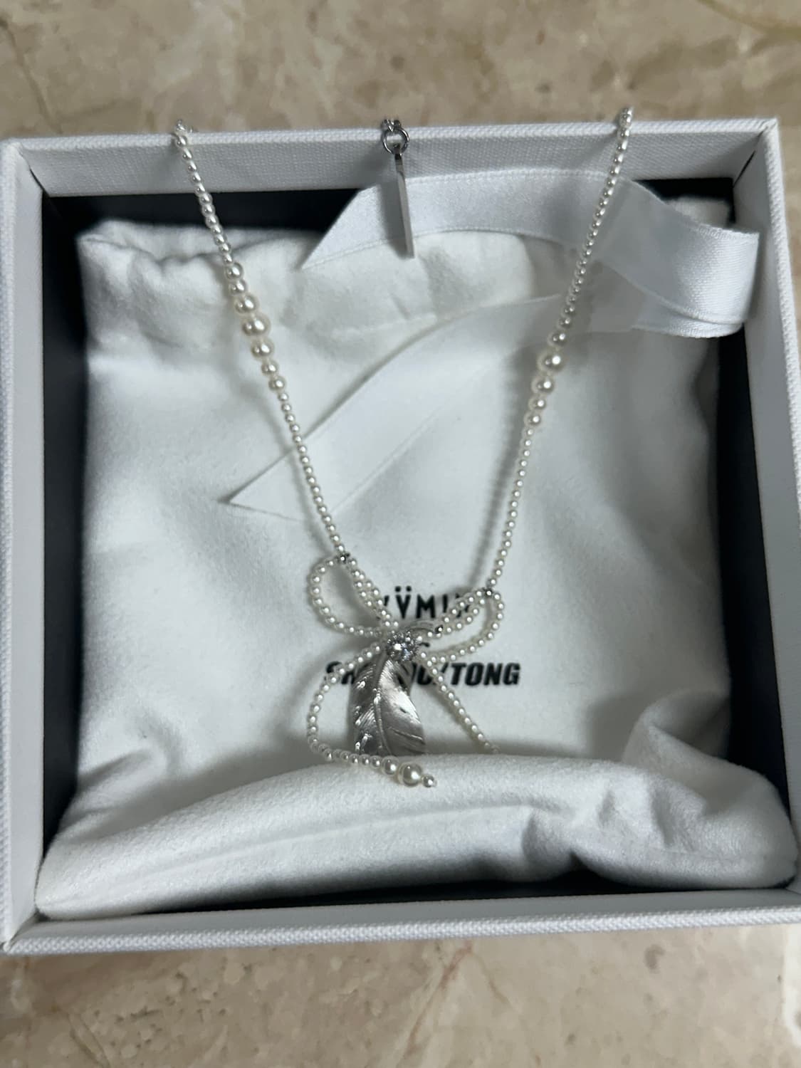 슈슈통 x 위민 태슬 페더 보우 팬던트 상품이미지1