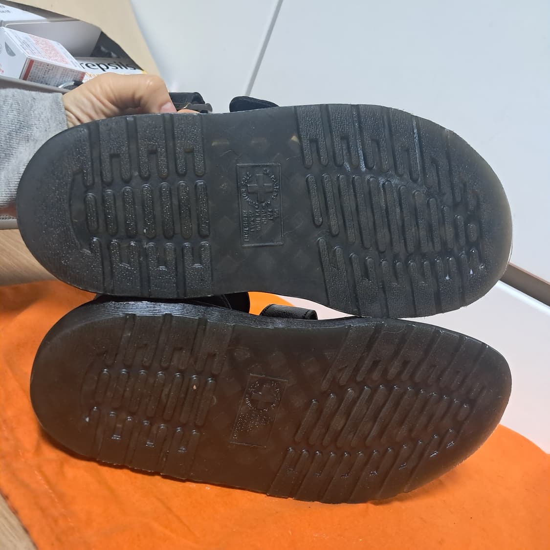 닥터마틴 블랙 가죽 샌들 글그리폰쿼드 7UK(약260) 상품이미지4