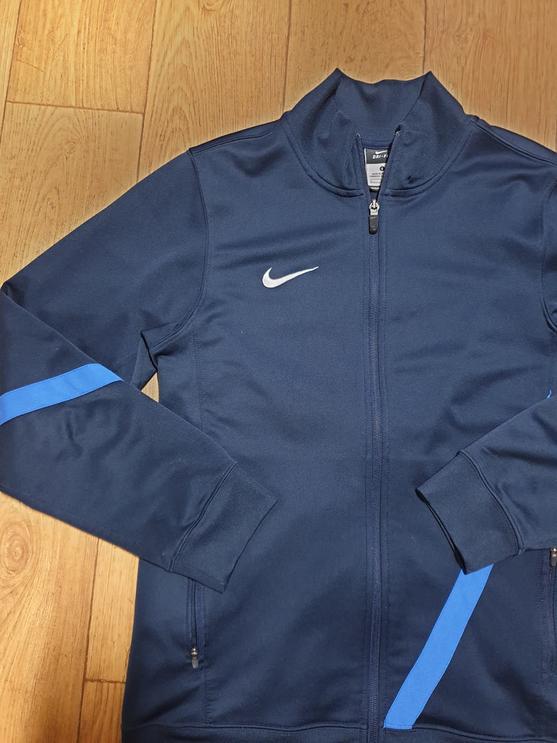 1108 나이키 운동복 집업 90 사이즈입니다 상품이미지4