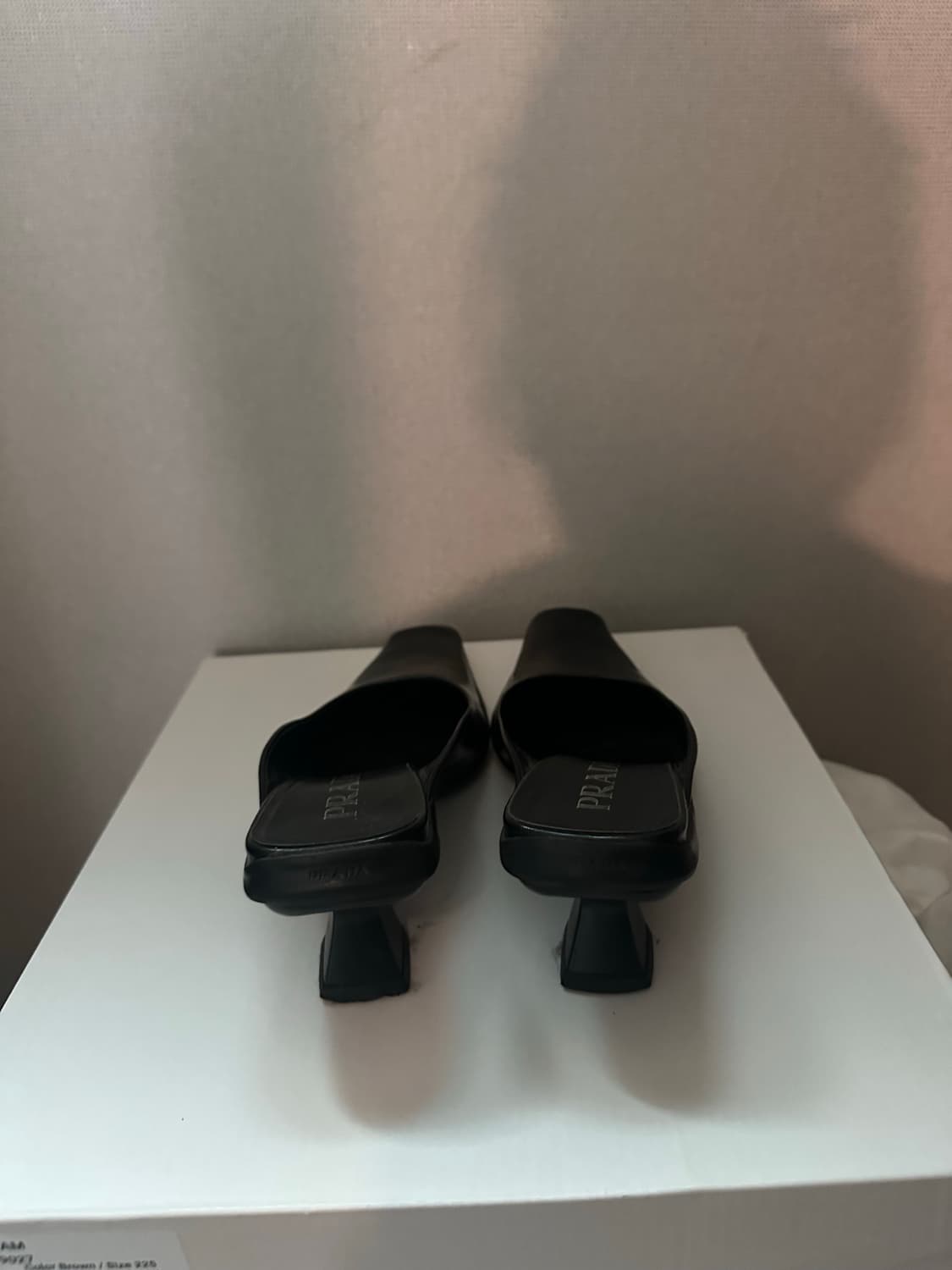 프라다 뮬 샌들 상품이미지3