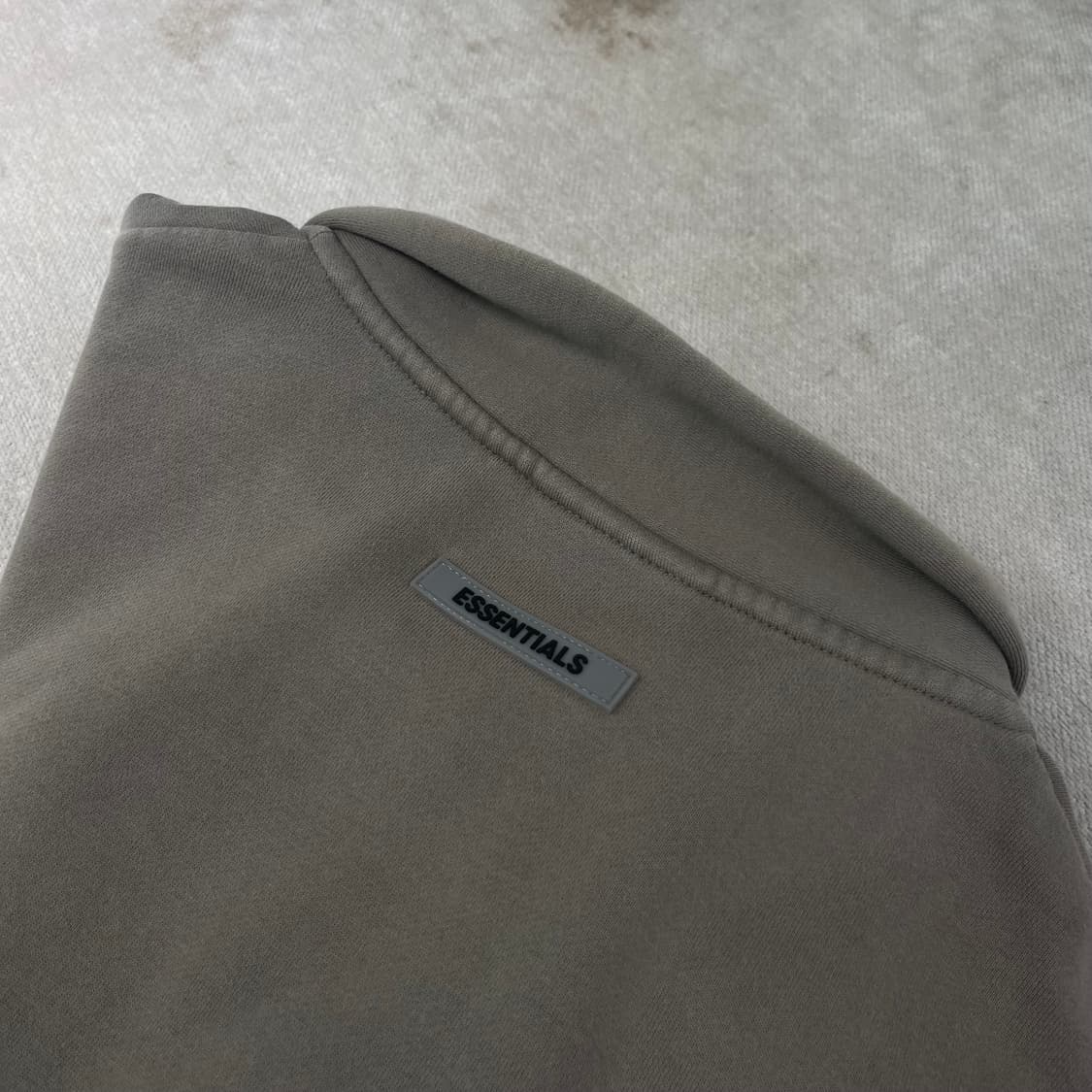 100 피오갓 에센셜 반집업 맨투맨  상품이미지5