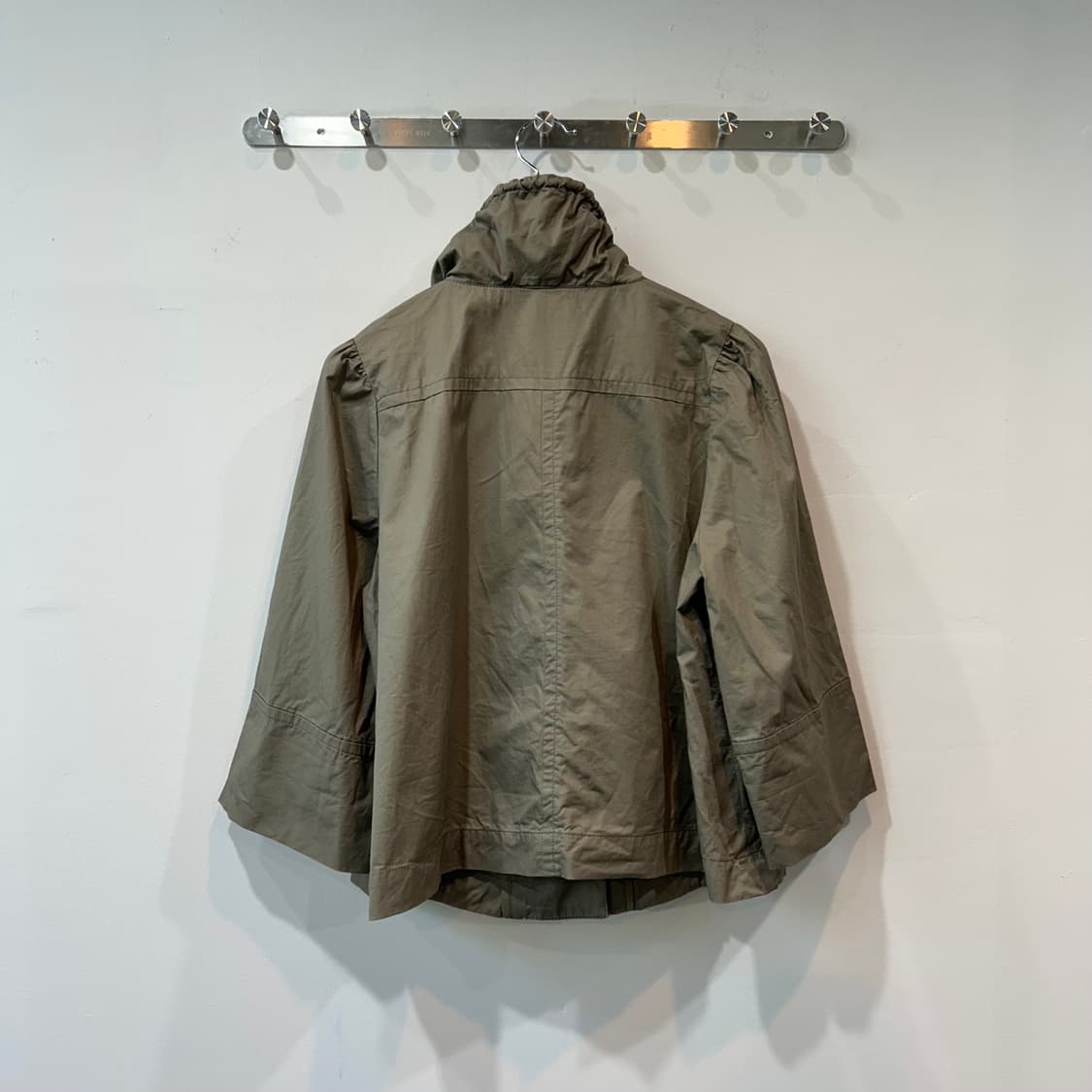 카키 셔링 하프 자켓 상품이미지7