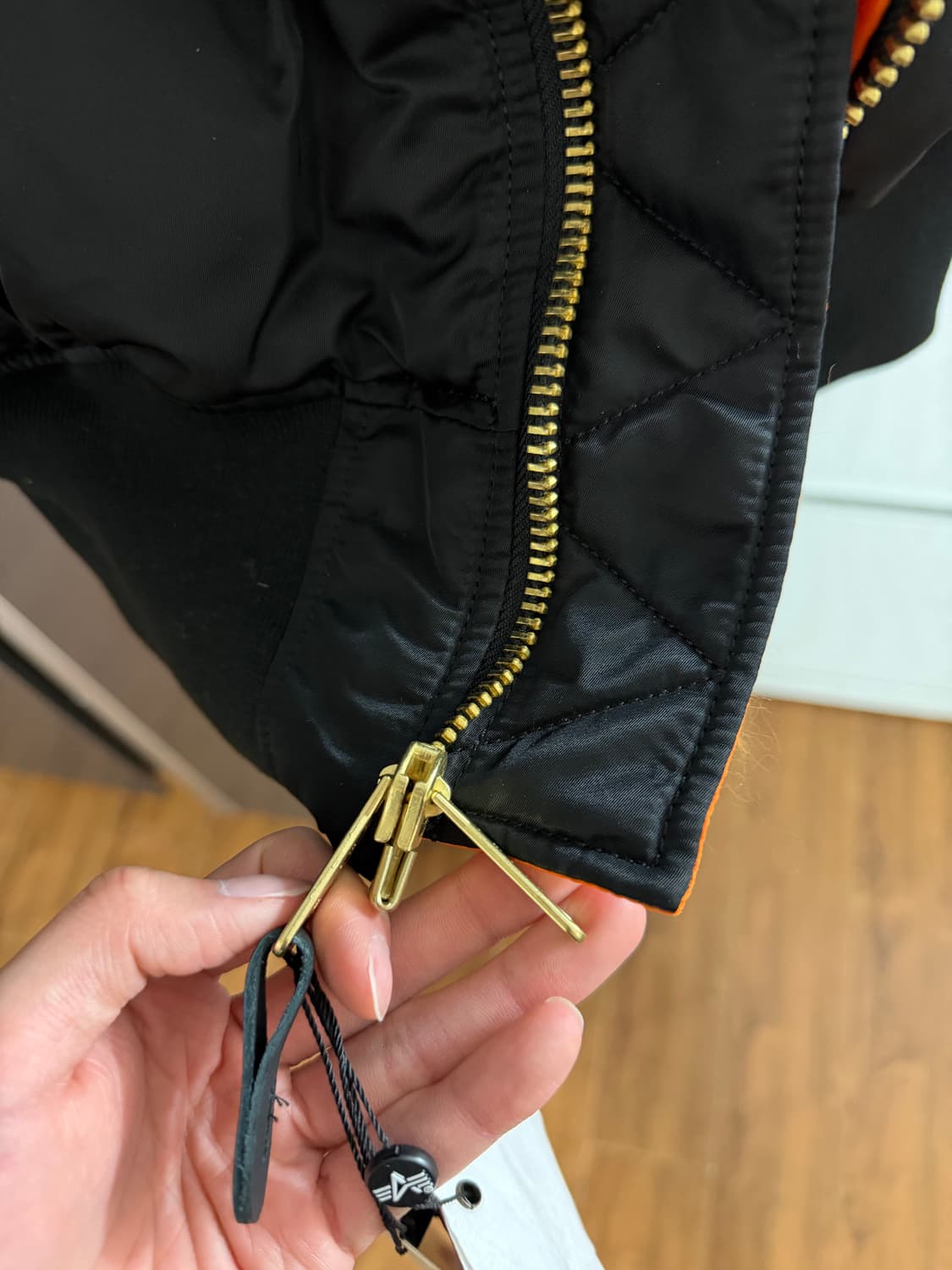 (새상품) 알파인더스트리 썬번 리버시블 MA-1 L 상품이미지6