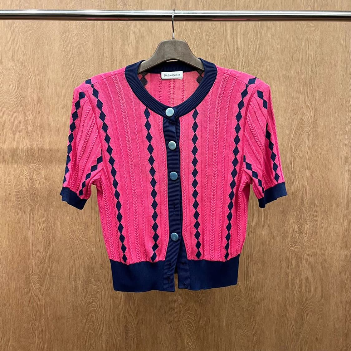 입생로랑 니트 가디건 배색 밑단 커프 아가일 패턴 디테일 핑크 네이비 상품이미지2