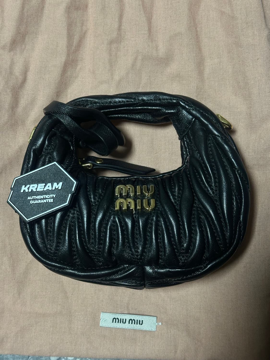 미우미우 마테라쎄 완더 호보백 미니 파우치 상품이미지2