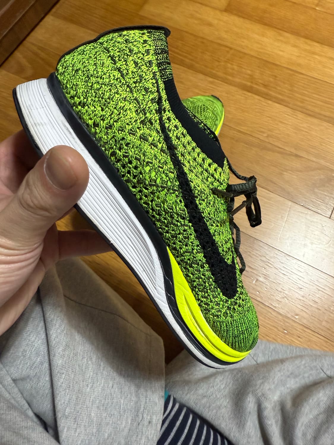 255 나이키 플라이니트 레이서 볼트 상품이미지6