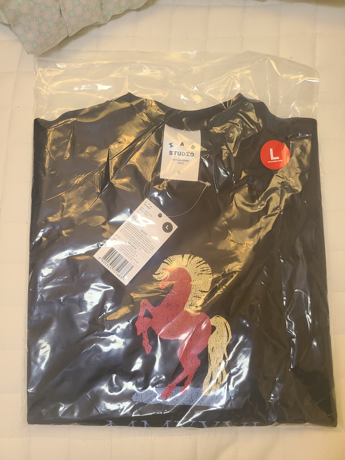 아이앱 스튜디오 레드 홀스 티셔츠 블랙 상품이미지3