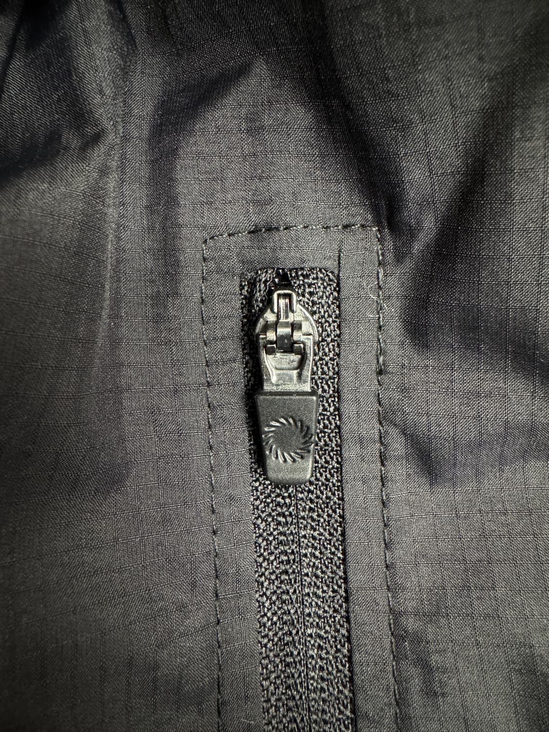 UVU 바람막이 L 사이즈 팝니다 상품이미지5