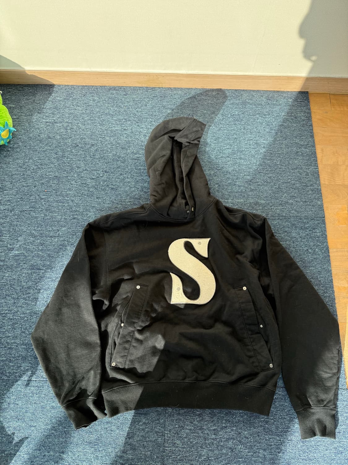 세터 리벳 아플리케 포켓 로고 후드 상품이미지1