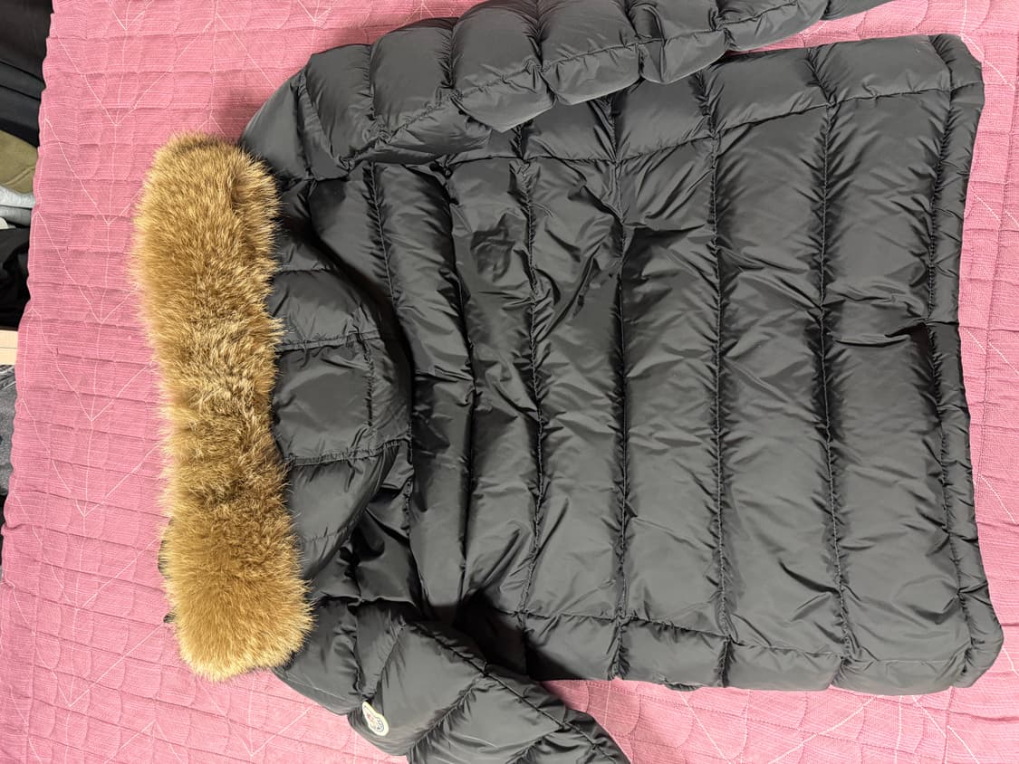 몽클레어 클루니 22fw 사이즈4 상태sss급 판매 상품이미지5