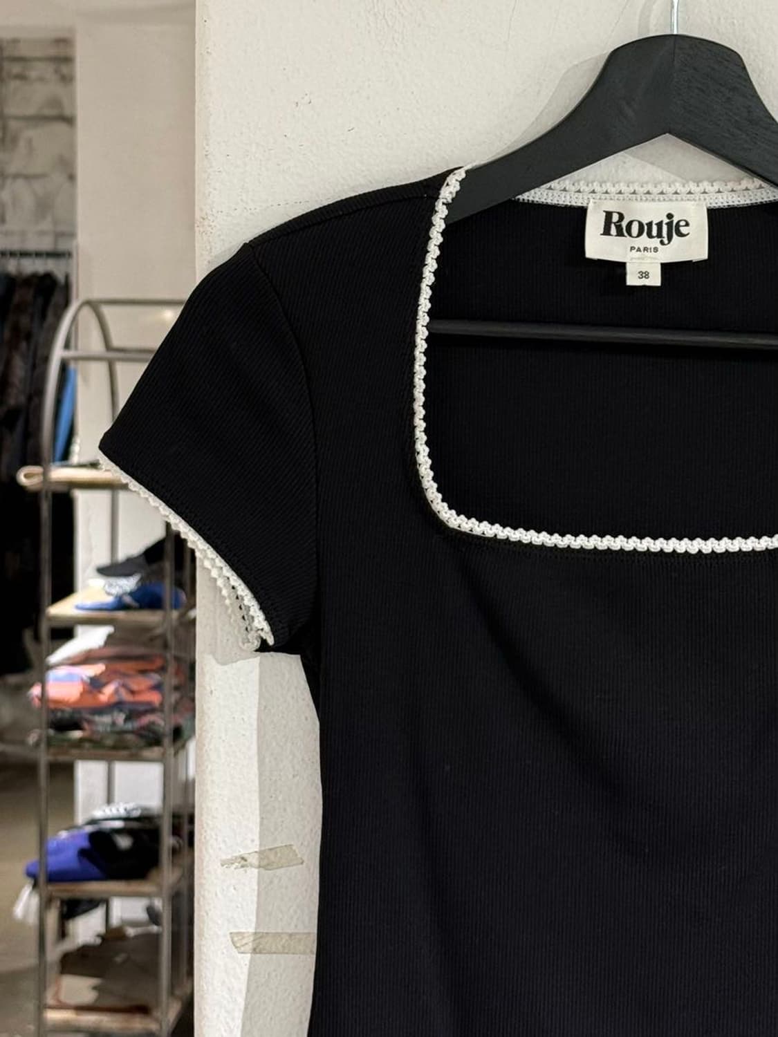 루즈 블랙 프릴 스퀘어넥 하프 탑 상품이미지2