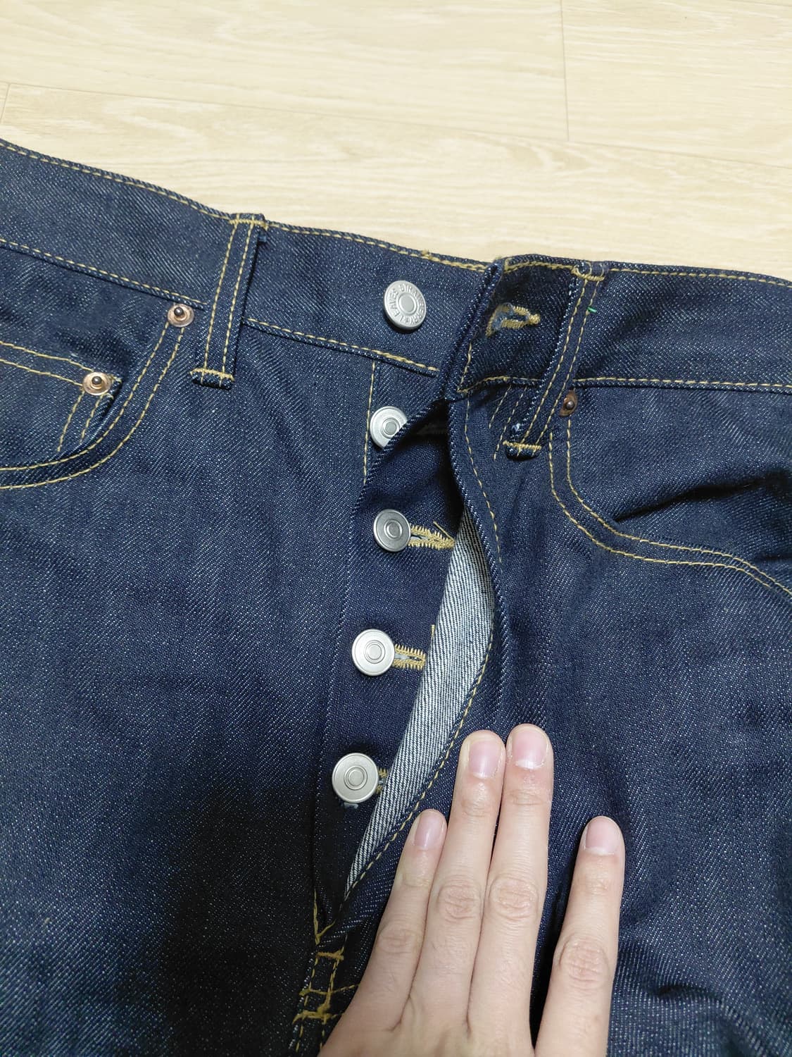 착샷O) 5버튼 인디고 옐로우스티치 커브드 롤업 데님 상품이미지2