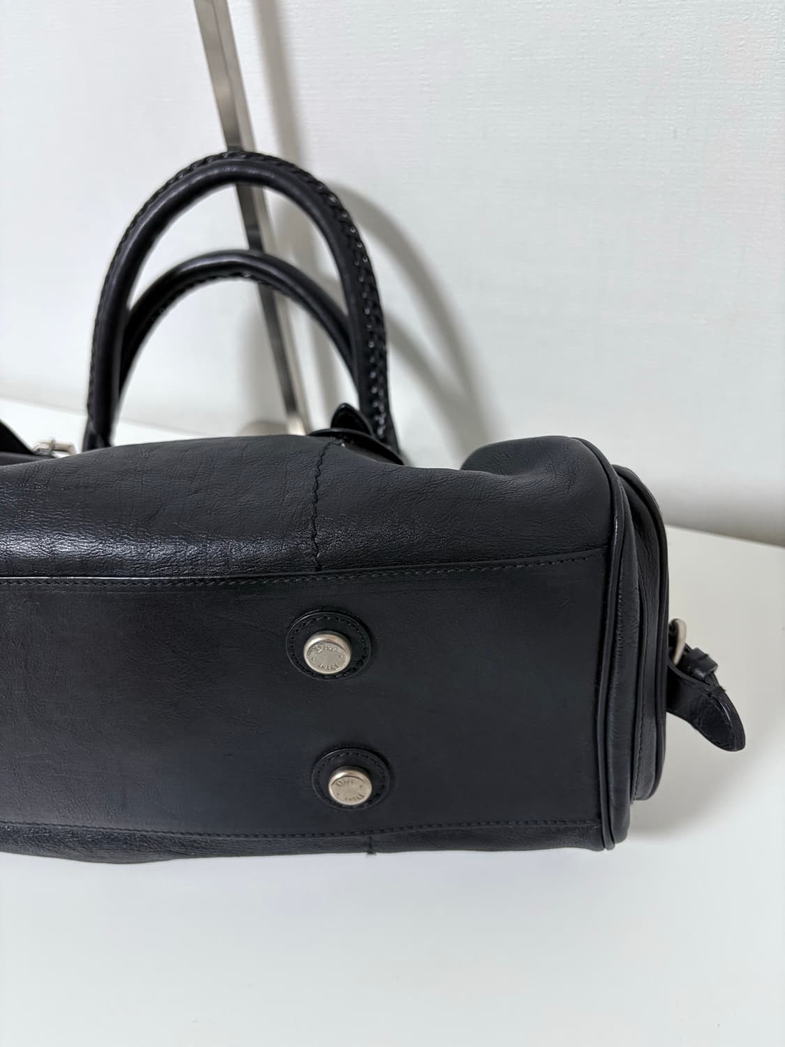 디올 사이드포켓 레더숄더백 상품이미지5