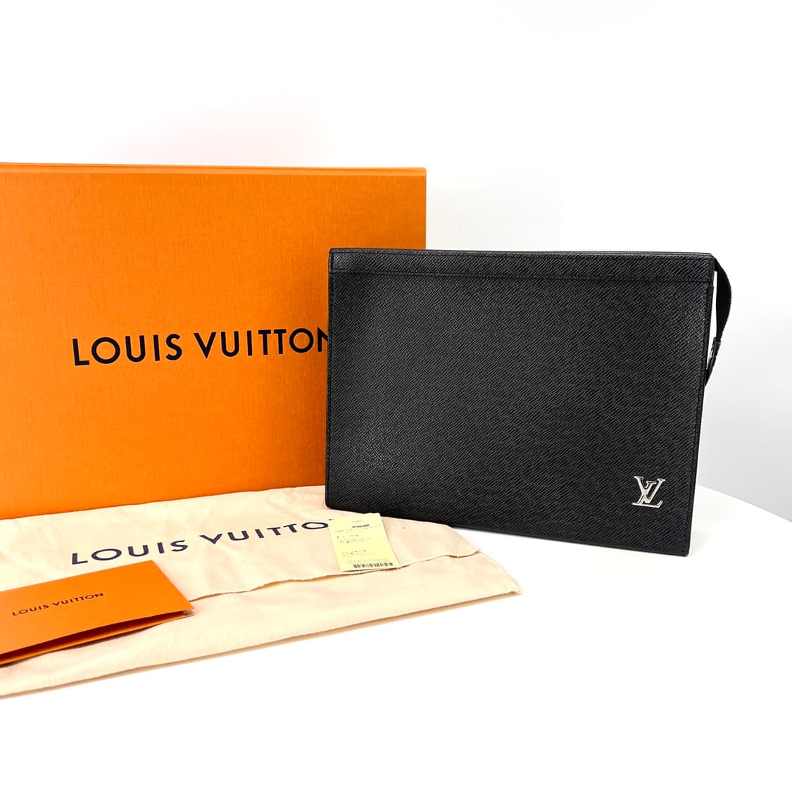 [25년식] 루이비통 LV 타이가 포쉐트 보야주 클러치백 (M30450) 상품이미지1