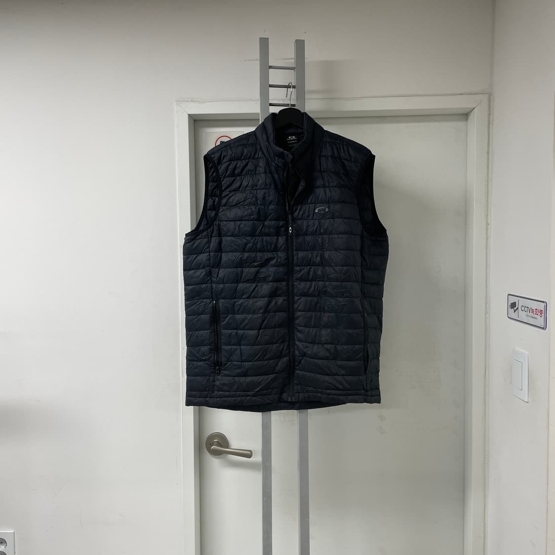 오클리 경량 패딩 조끼 XL 상품이미지1