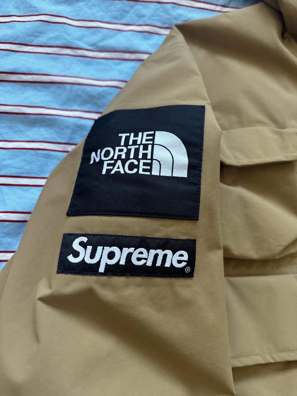 슈프림 노스페이스 카고자켓 골드 상품이미지4