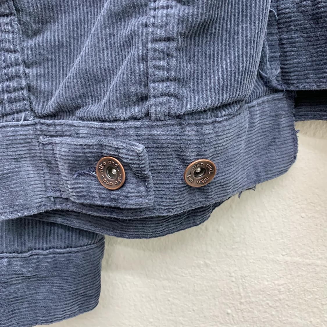 니코엔드 딥블루 절개 코듀로이 트러커 자켓 상품이미지5