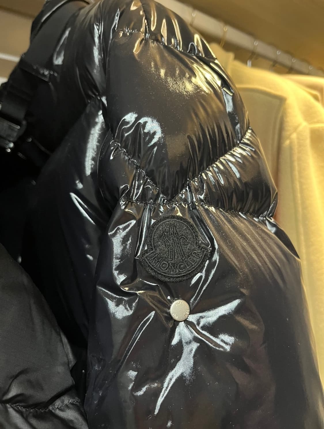 몽클레어 1017 알릭스 콜라보 유광 패딩 상품이미지5