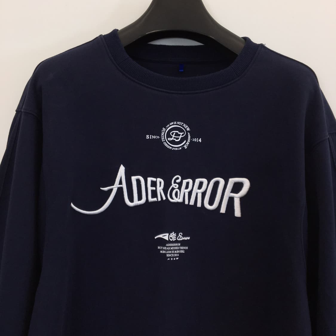 아더에러 베리프 맨투맨 A2 네이비  상품이미지2