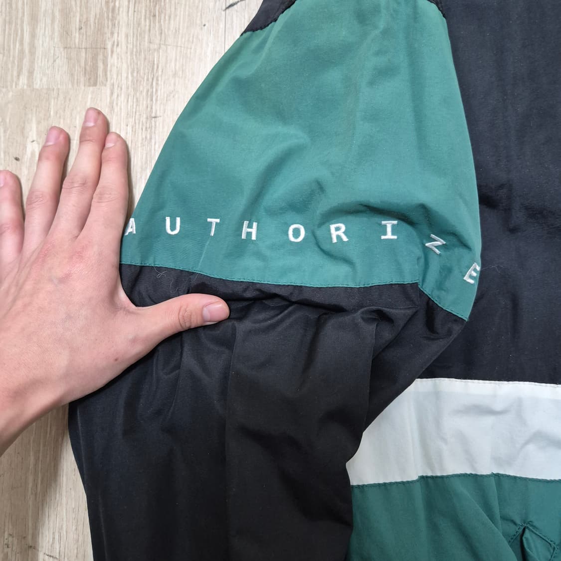 어텐션 올드스쿨 로고 바람막이 집업자켓 상품이미지4