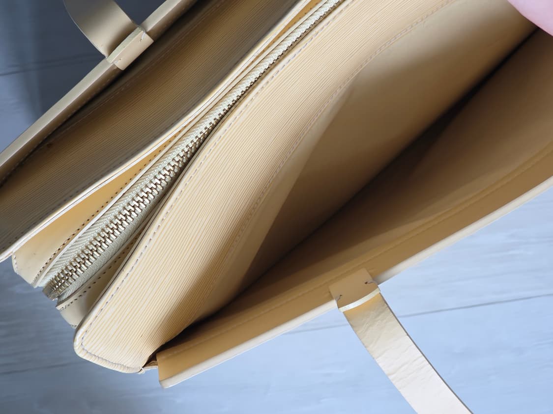 루이비통 에삐 에피레더 숄더백 크로와젯gm 옐로우 상품이미지9