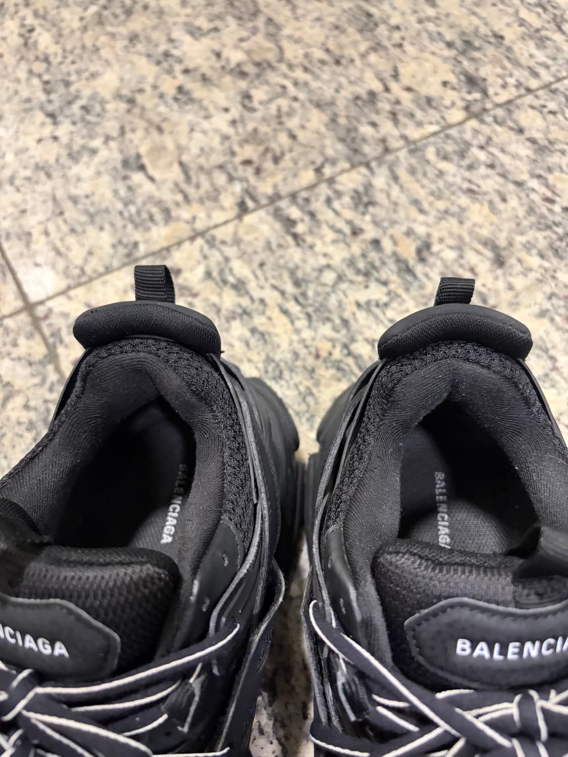 발렌시아가 트랙 슈즈 블랙 판매합니다. 상품이미지3