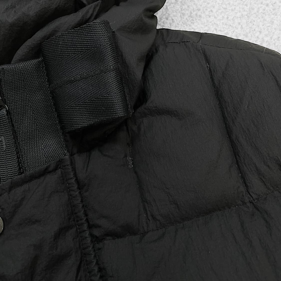 C.P 컴퍼니 나일론 고글 다운 패딩 블랙 상품이미지3