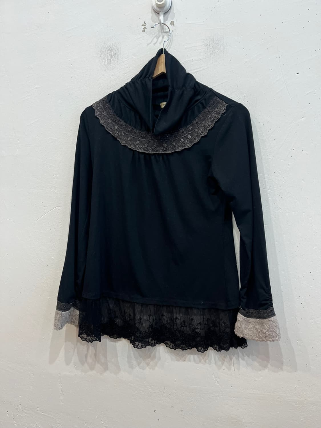 액시즈팜 레이스 터틀넥 롱슬리브  상품이미지1