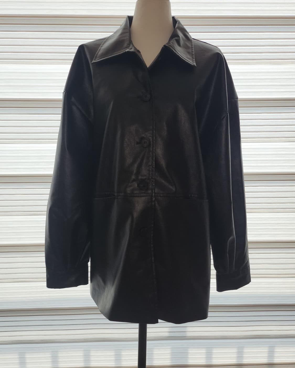 Bonheur 브랜드의 에코 레더 자켓 상품이미지1