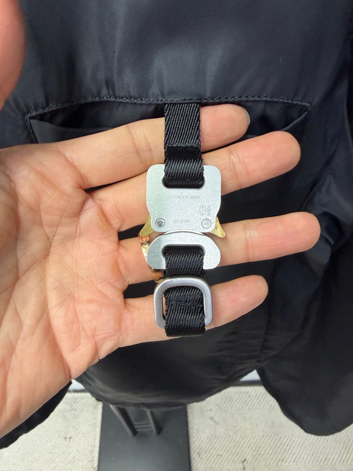 매장판정품) 1017 ALYX 9SM 알릭스 오버핏 바람막이 L 상품이미지4