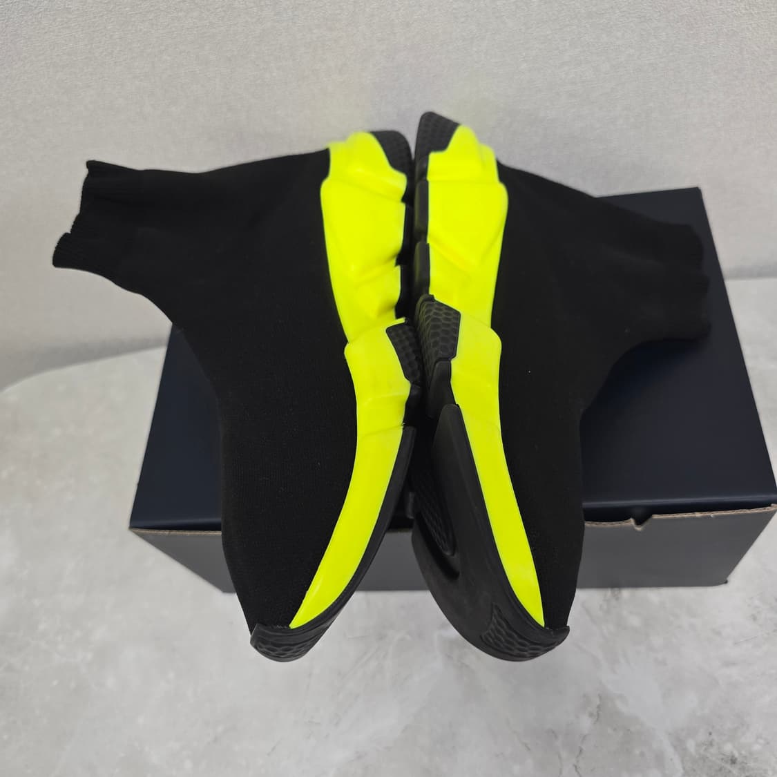 발렌시아가 스피드러너 스니커즈 신발 42사이즈 270 275 형광 판매 상품이미지3