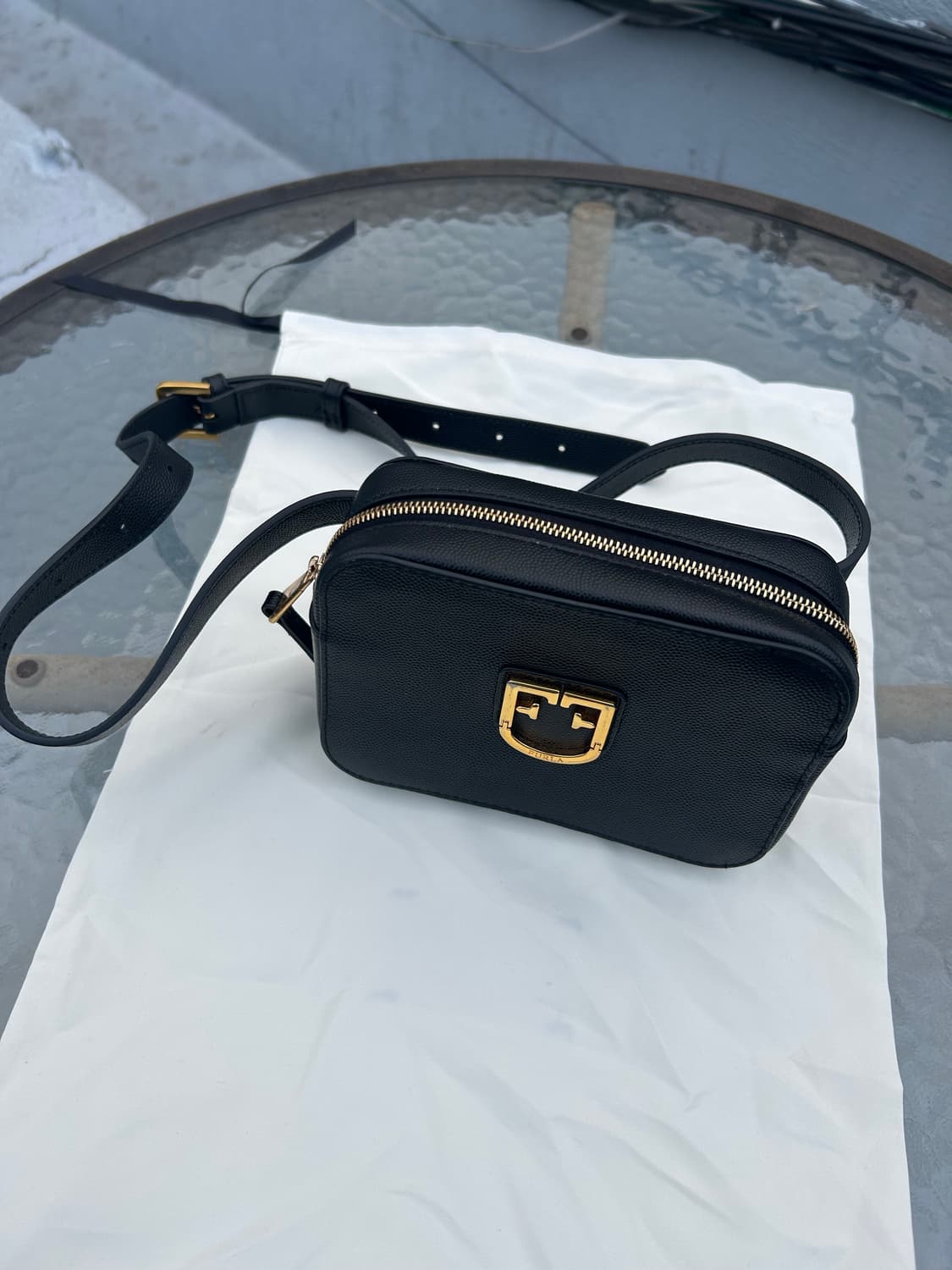 Furla 훌라 블랙 가죽 벨트백 상품이미지2