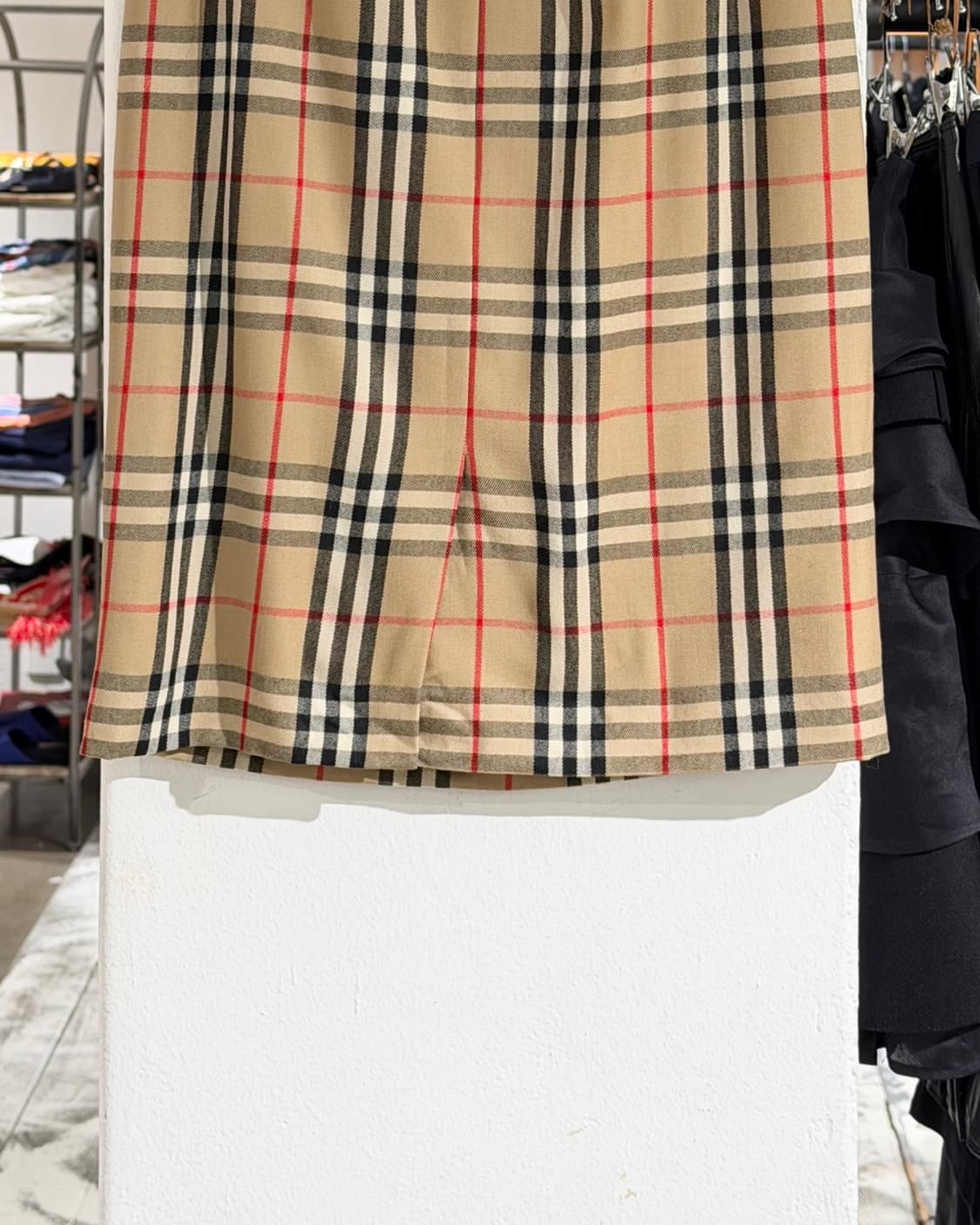 버버리 베이지 노바체크 미디스커트 상품이미지3