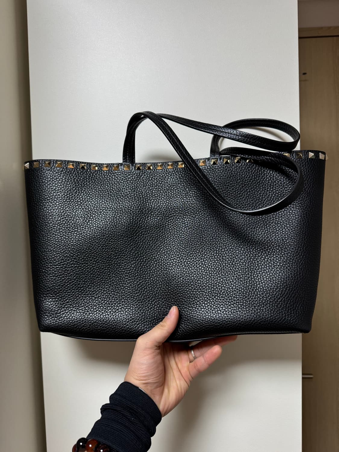 발렌티노 가라바니 락스터드 토트백 상품이미지2