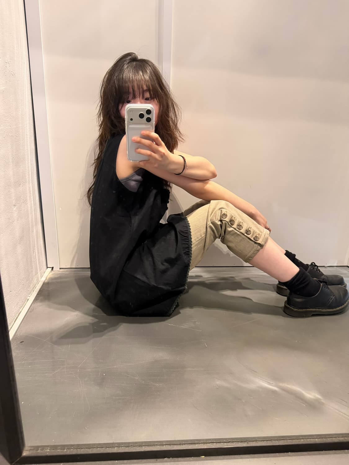 빈티지 브이넥 슬리브리스 블라우스 크로셰 레이스 디테일 루즈핏 블랙 상품이미지1