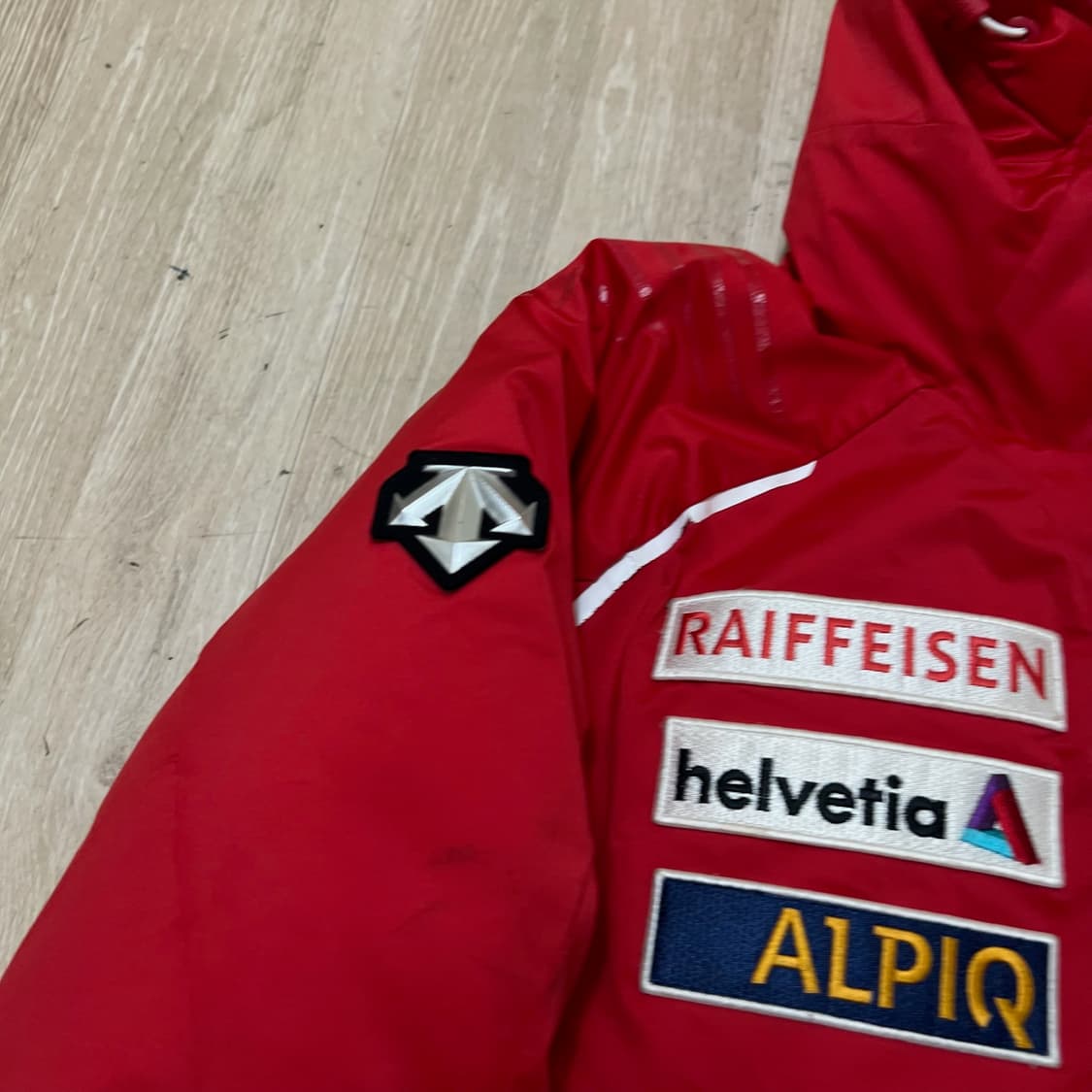 데상트 아우디 스위스 스키팀 덕다운 후드 패딩 S/90  상품이미지3