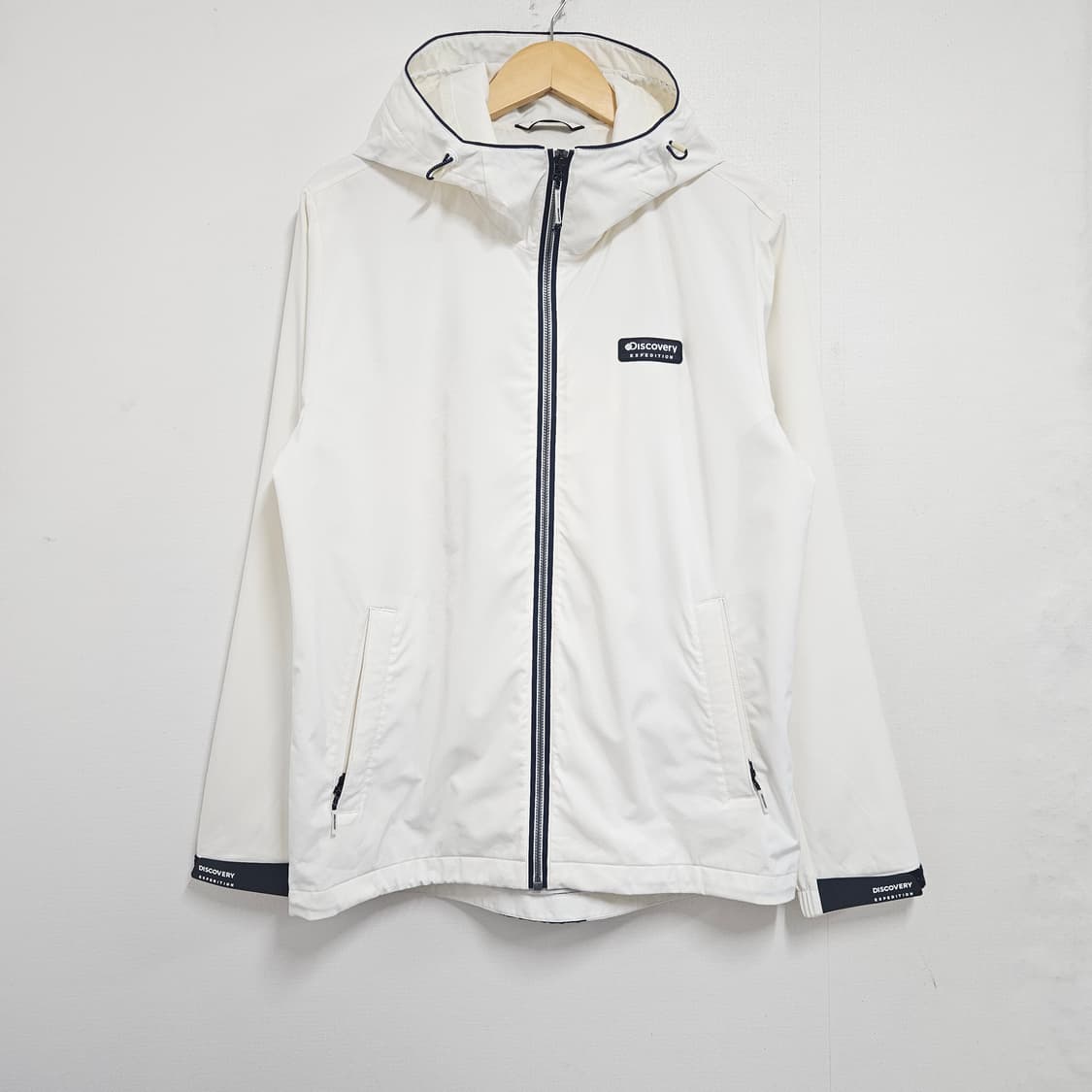 100 디스커버리 후드 화이트 바람막이 상품이미지2