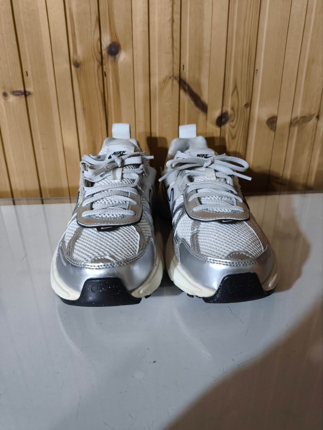 250mm 나이키 V2K 런 서밋 화이트 운동화 상품이미지3