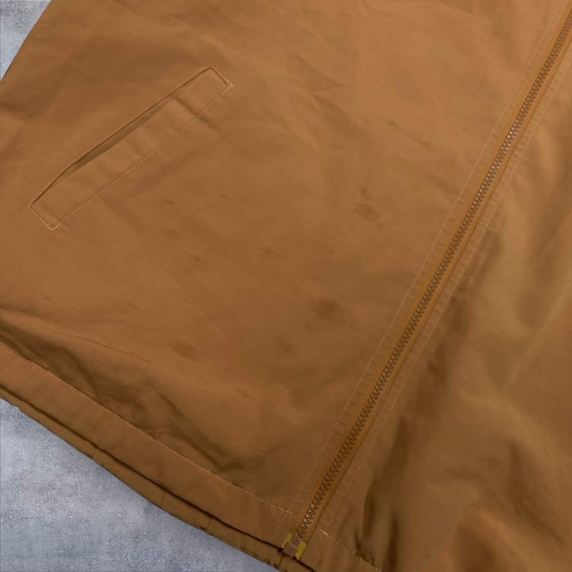 디아도라 믹스 컬러 스몰 로고 바람막이 상품이미지4