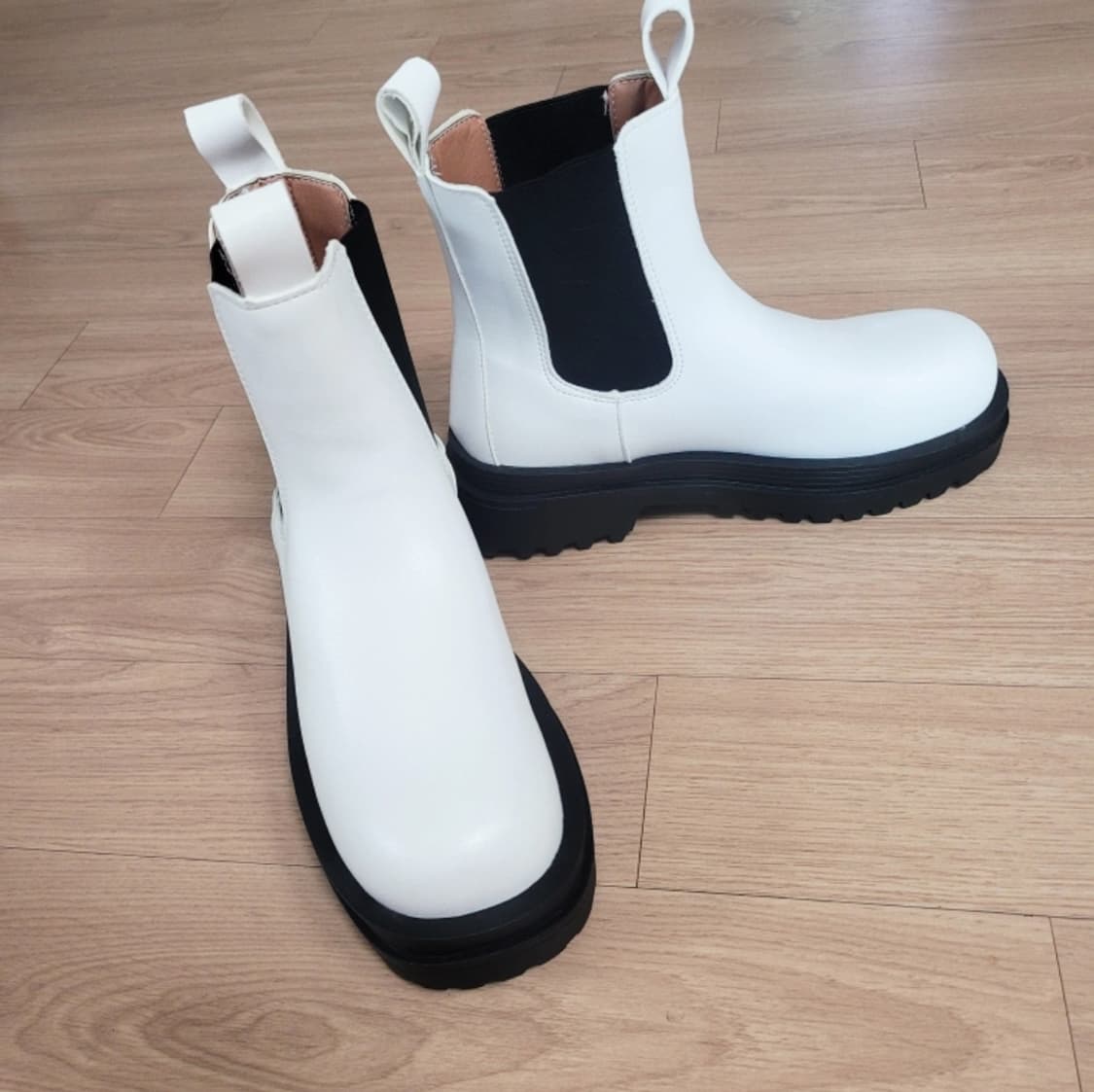 새상품 )슬림핏 첼시미들워커 상품이미지1