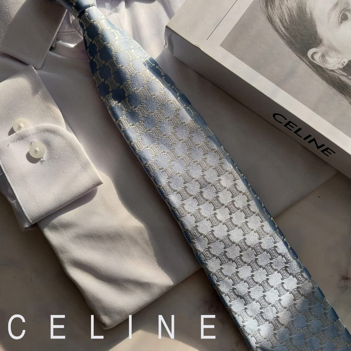 셀린느 실크 라이트블루 트리오페 넥타이 8.8cm A+등급 K1555
 상품이미지1