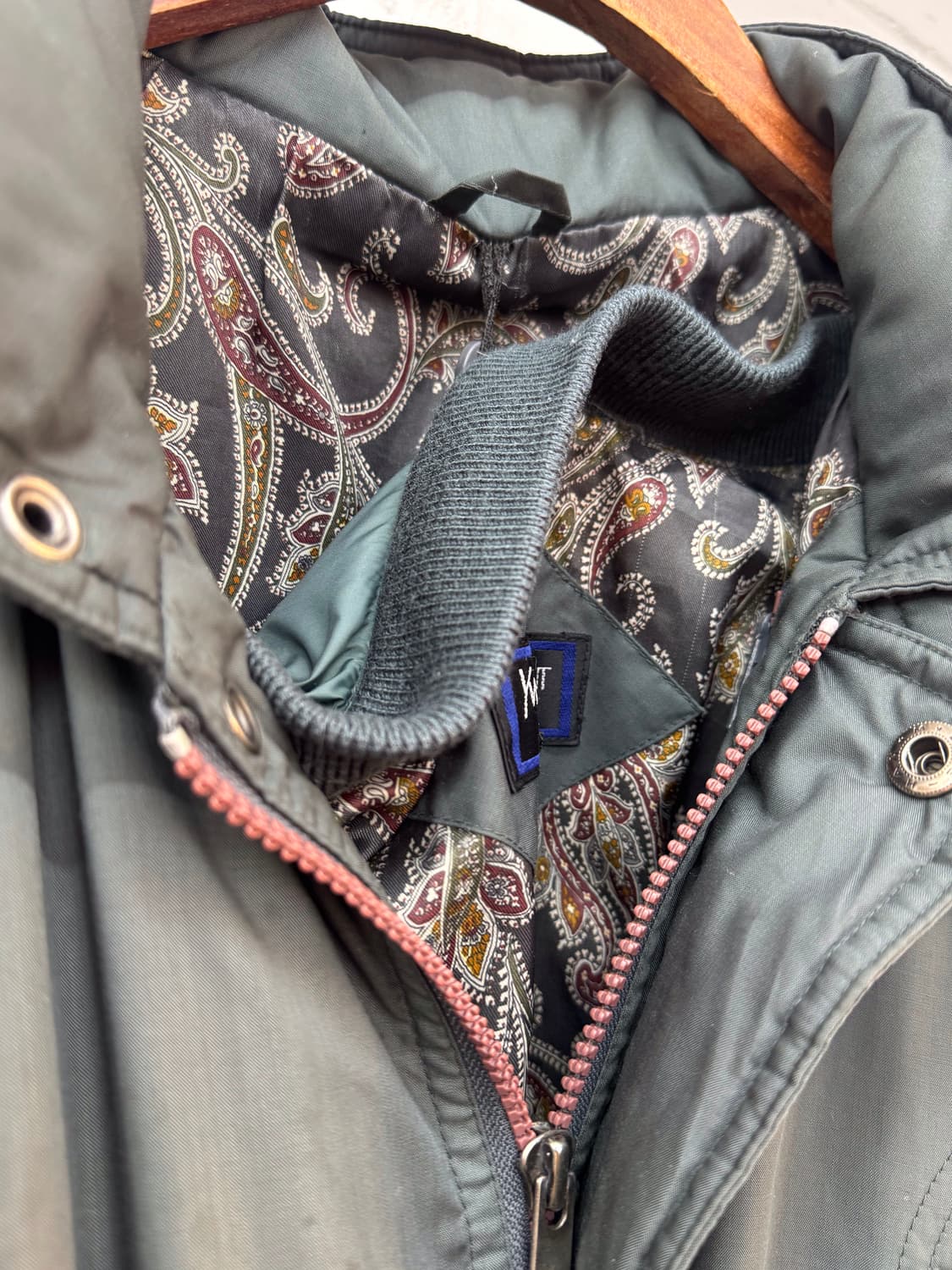 입생로랑 카키 내장후드 구스 다운 자켓 상품이미지6